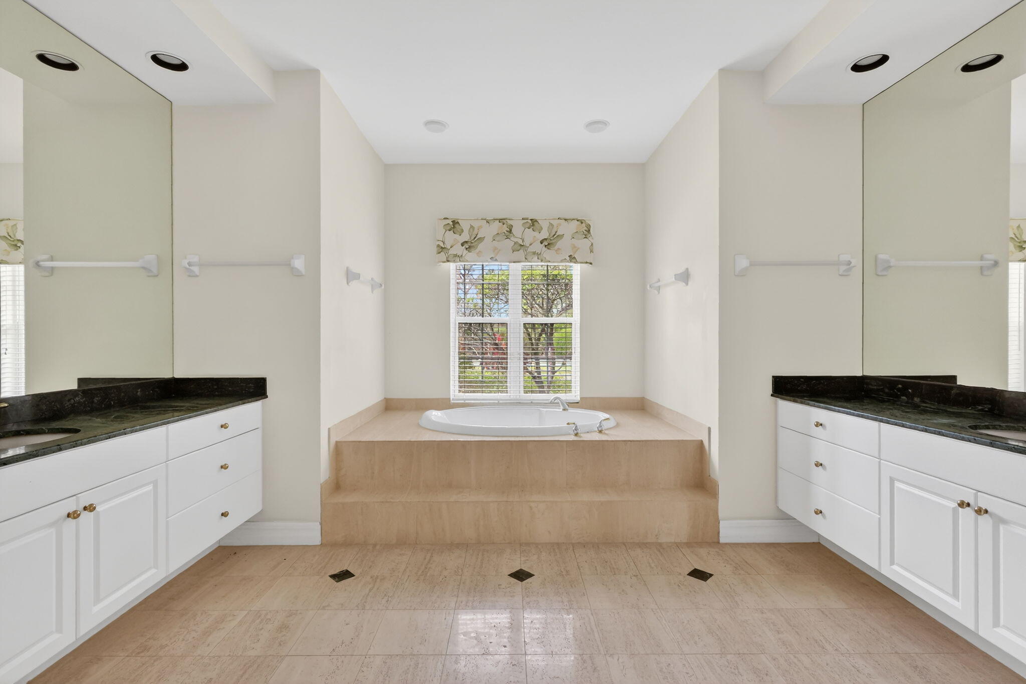 WILLOUGHBY - Residential