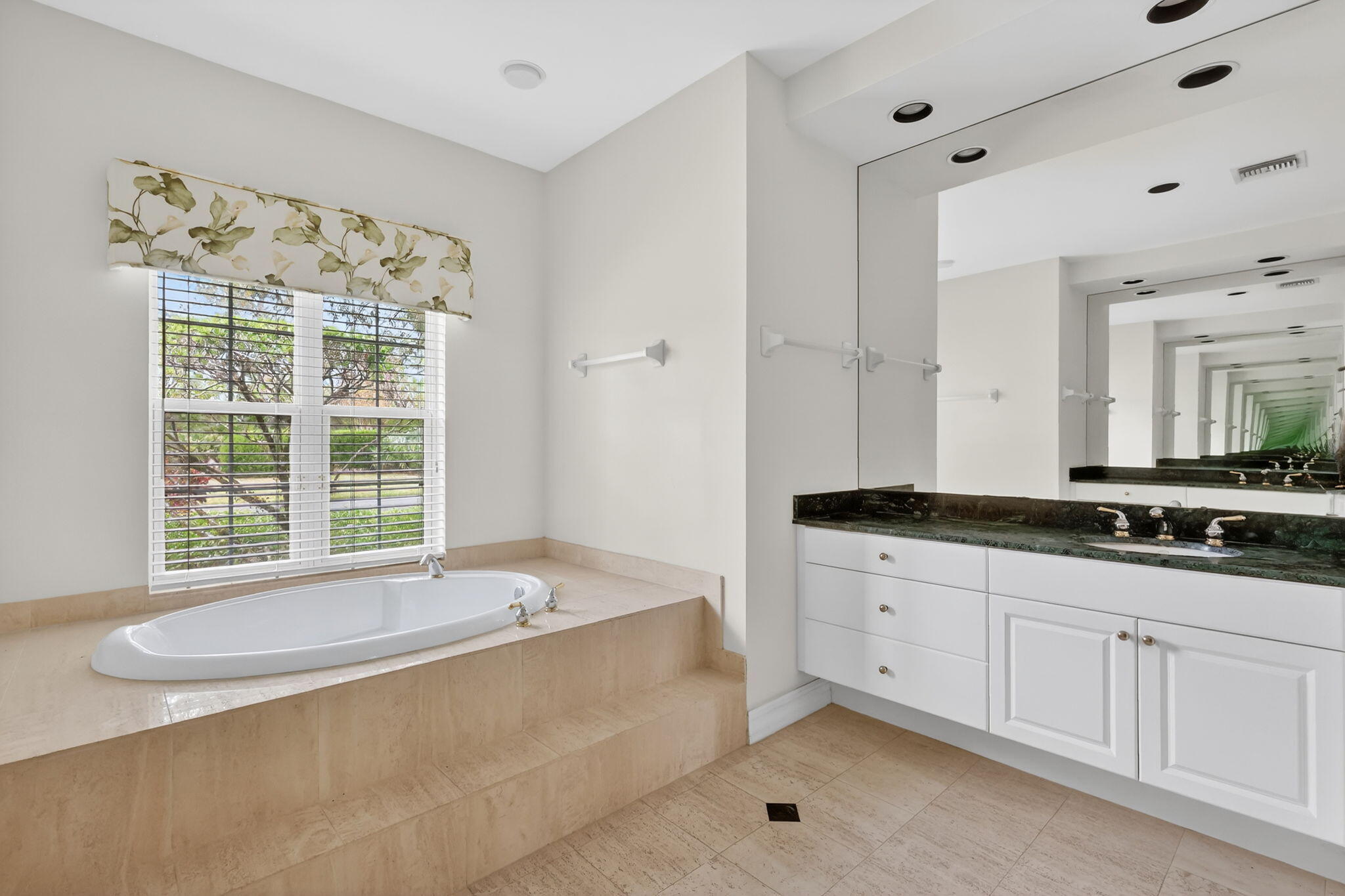 WILLOUGHBY - Residential