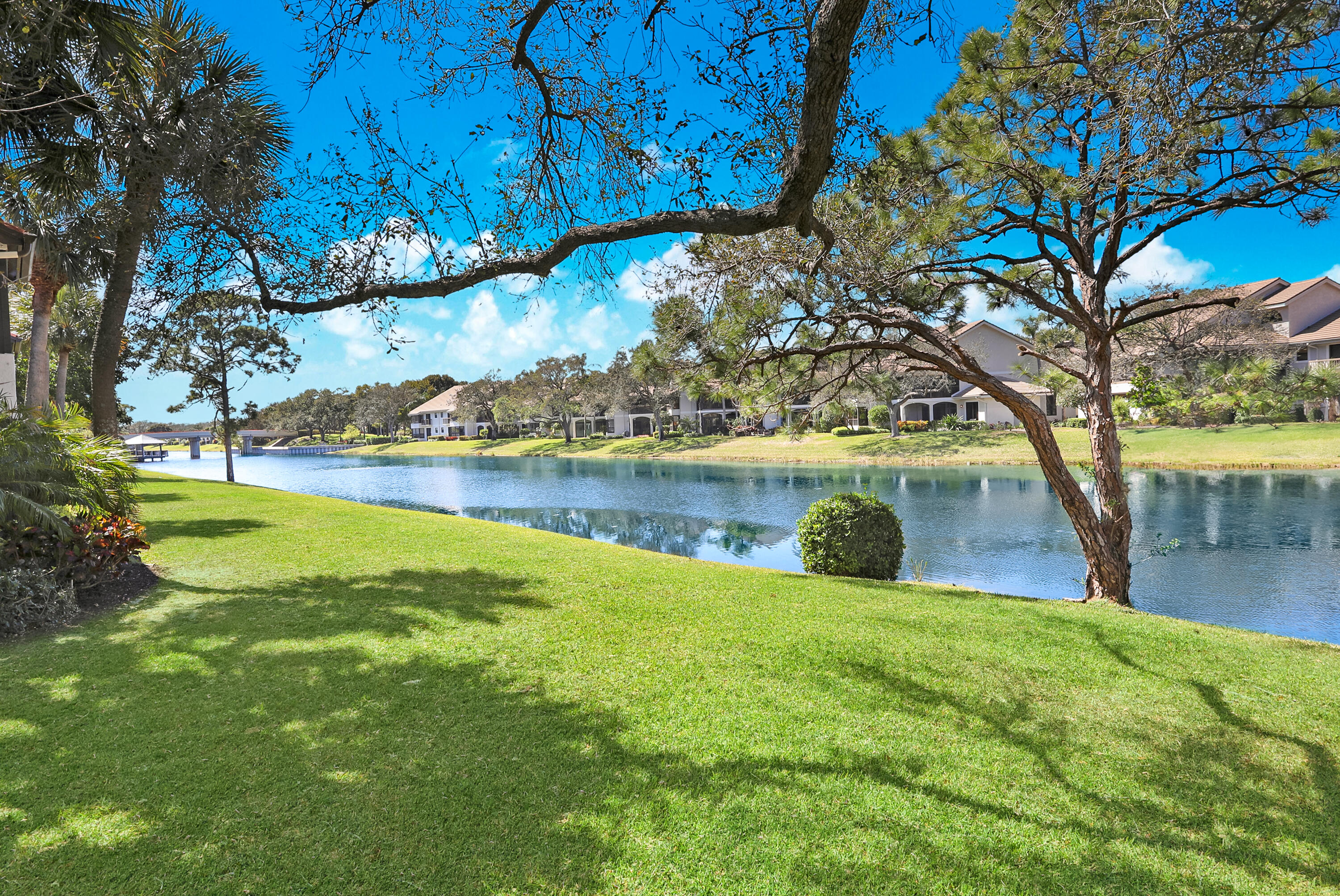 Traders Crossing at Jonathan's Landing - Residential