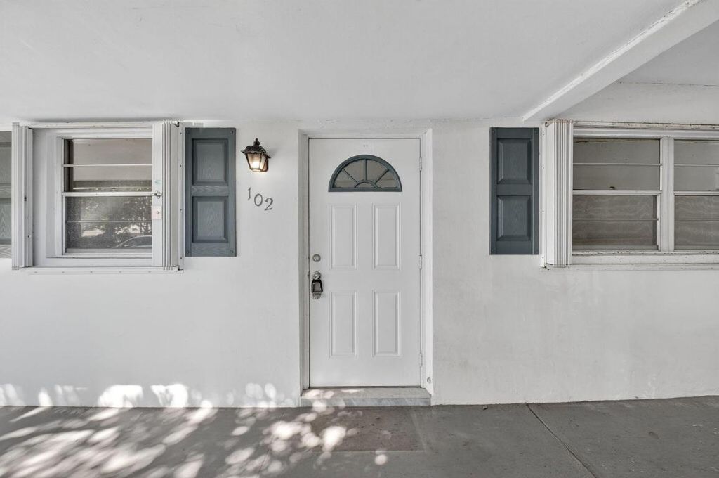 Photo of 100 Leisure Lake Circle #102, Boynton Beach, FL 33426 (MLS # R11141518)