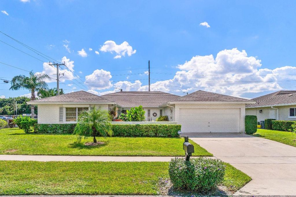 Photo of 10990 Greentrail Drive S, Boynton Beach, FL 33436 (MLS # R11133358)