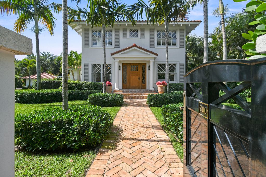 Photo of 300 Buckingham Road, West Palm Beach, FL 33405 (MLS # B26019070)