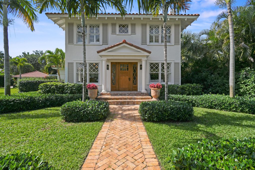 Photo of 300 Buckingham Road, West Palm Beach, FL 33405 (MLS # B26019070)