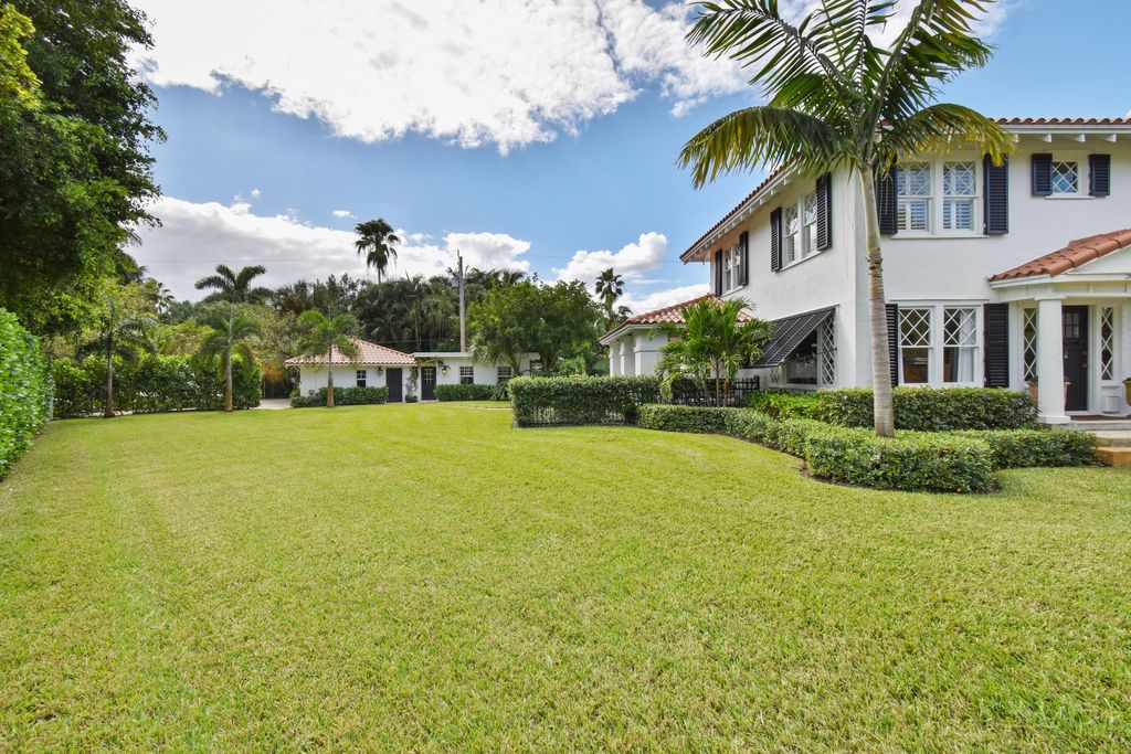 Photo of 300 Buckingham Road, West Palm Beach, FL 33405 (MLS # B26019070)