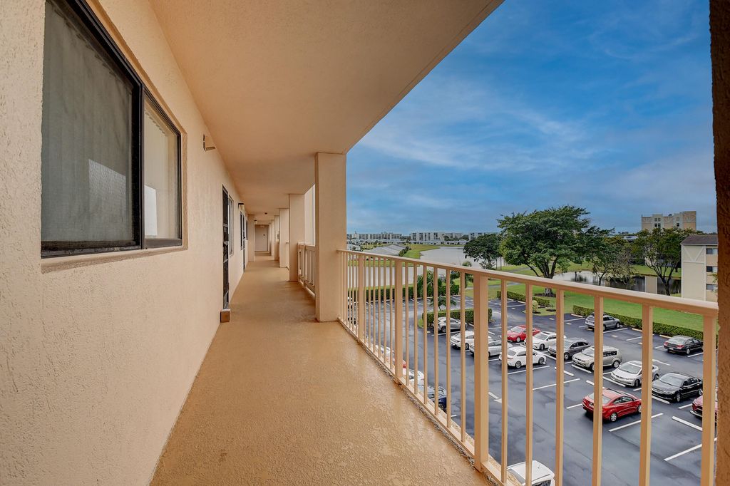 Photo of 7076 Huntington Lane #507, Delray Beach, FL 33446 (MLS # R11159496)