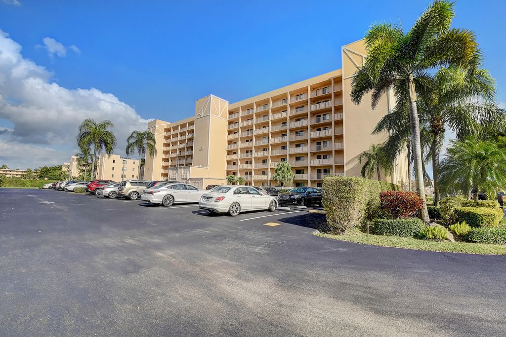 Photo of 7076 Huntington Lane #507, Delray Beach, FL 33446 (MLS # R11159496)