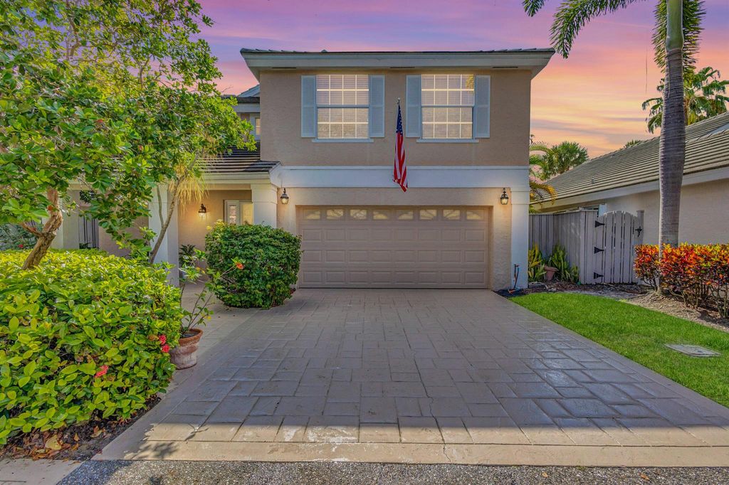 Photo of 10 Commodore Place, Palm Beach Gardens, FL 33418 (MLS # R10894491)