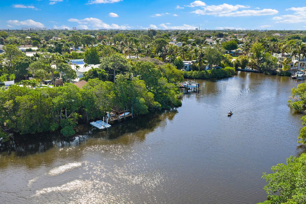 Photo of 702 Warren Drive, Jupiter, FL 33458 (MLS # B26019008)