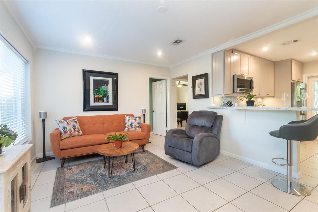 Photo of 704 NE 14th Place, Fort Lauderdale, FL 33304 (MLS # F10550066)