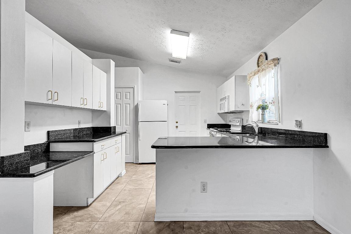 SPANISH LAKES FAIRWAYS NE PHASE - Residential