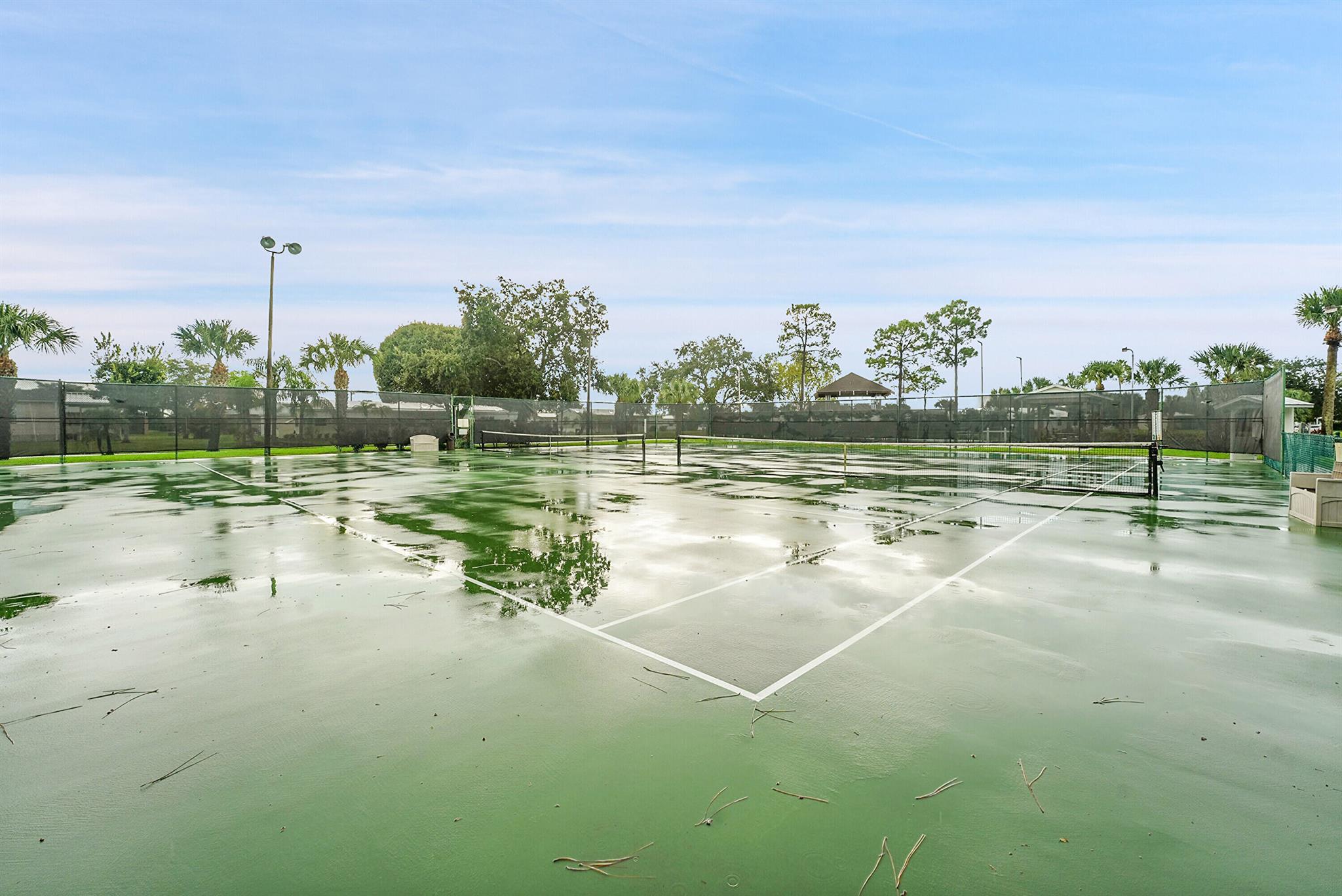 SPANISH LAKES FAIRWAYS NE - Residential