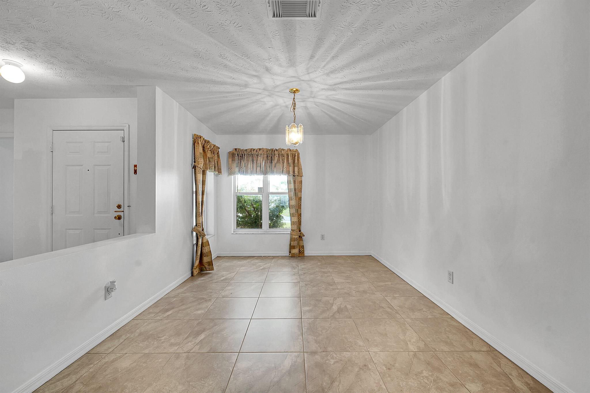 SPANISH LAKES FAIRWAYS NE - Residential