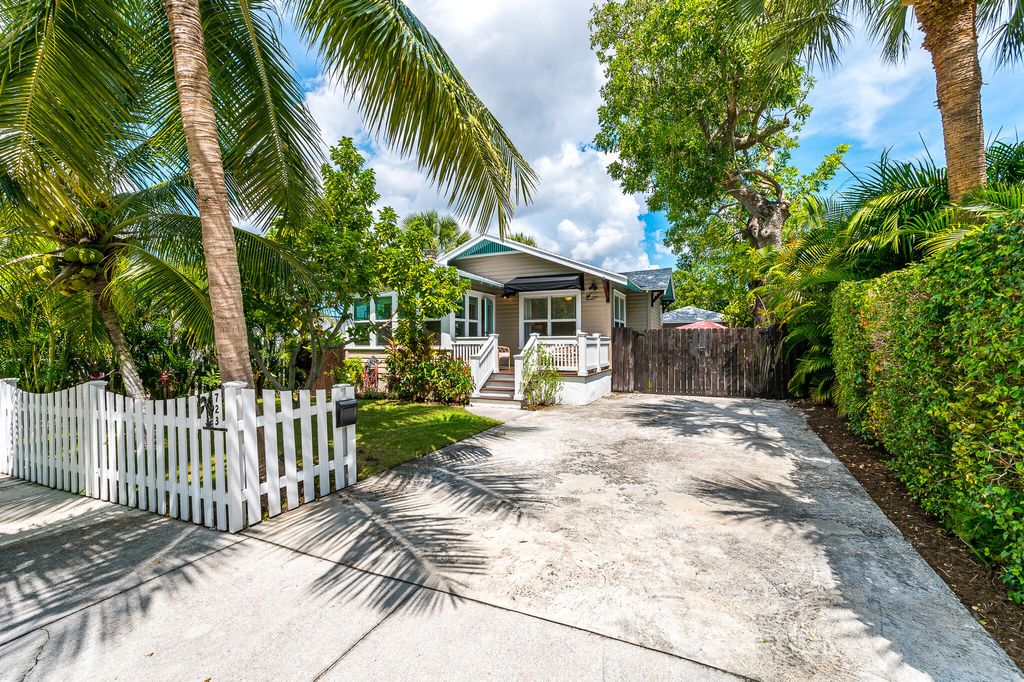Photo of 723 Penn Street, West Palm Beach, FL 33401 (MLS # R11139408)