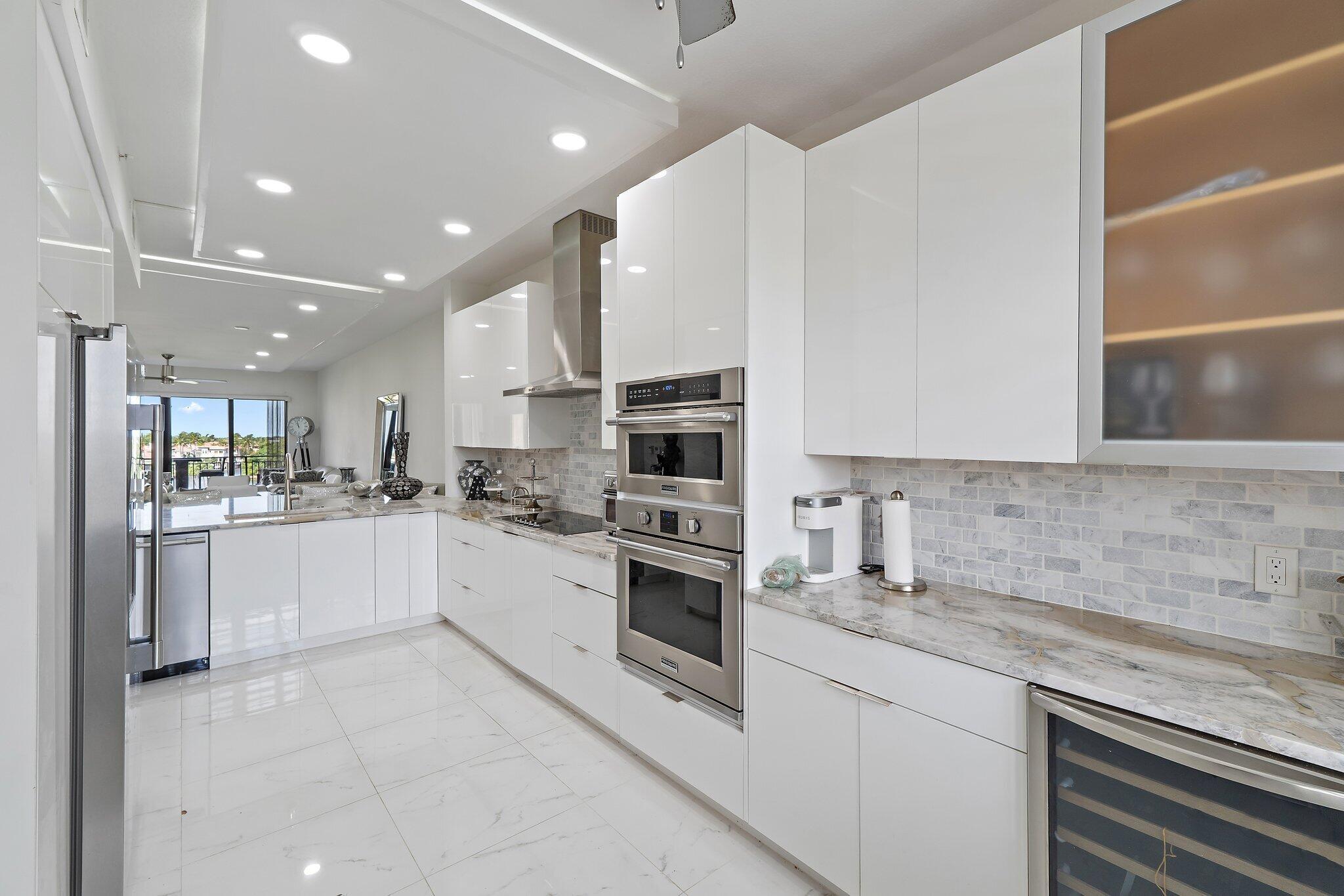 370 Golfview Road 403, North Palm Beach, FL, 33408/$579,000 1 370 Golfview Road 403