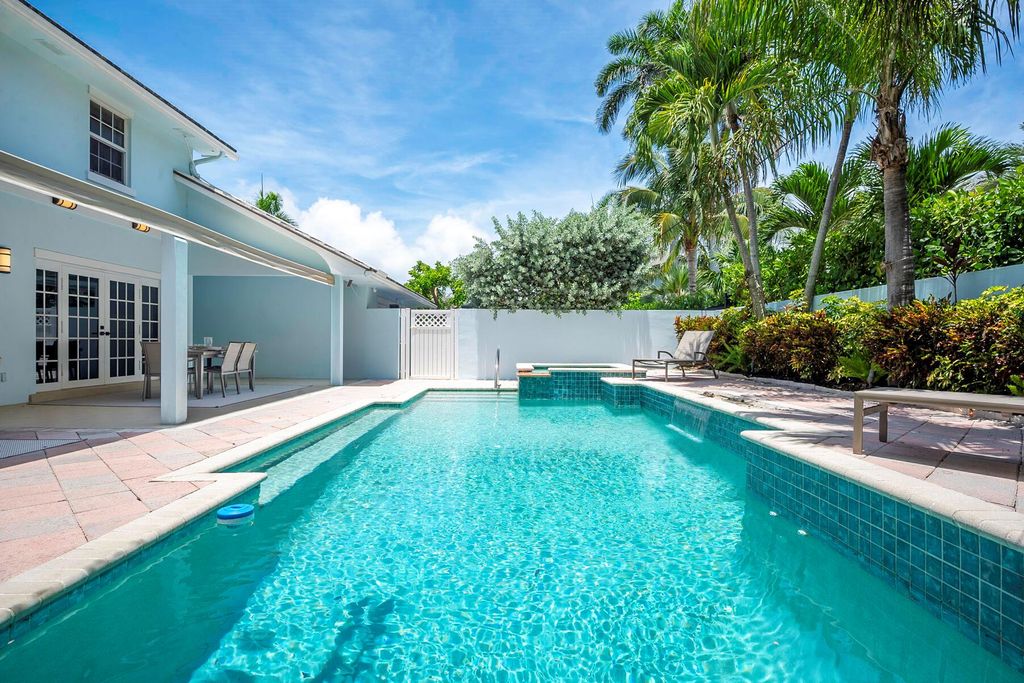 Photo of 1003 Seagate Drive, Delray Beach, FL 33483 (MLS # R11021177)