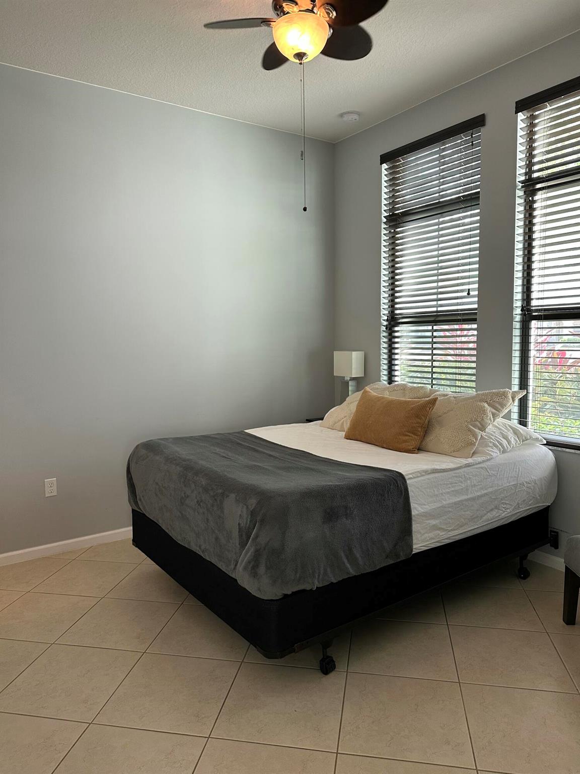 SAWGRASS LAKES - Residential