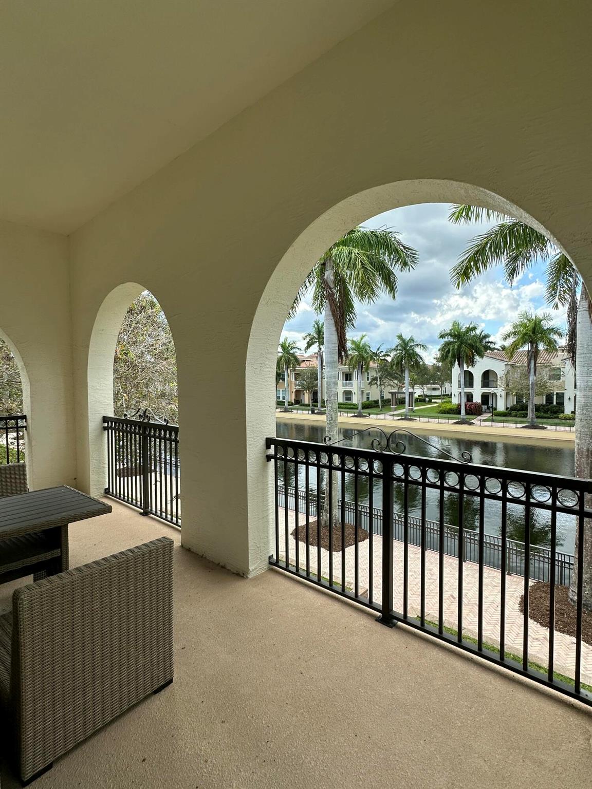 SAWGRASS LAKES - Residential