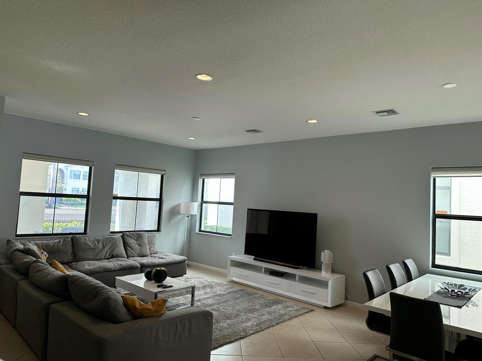 SAWGRASS LAKES - Residential