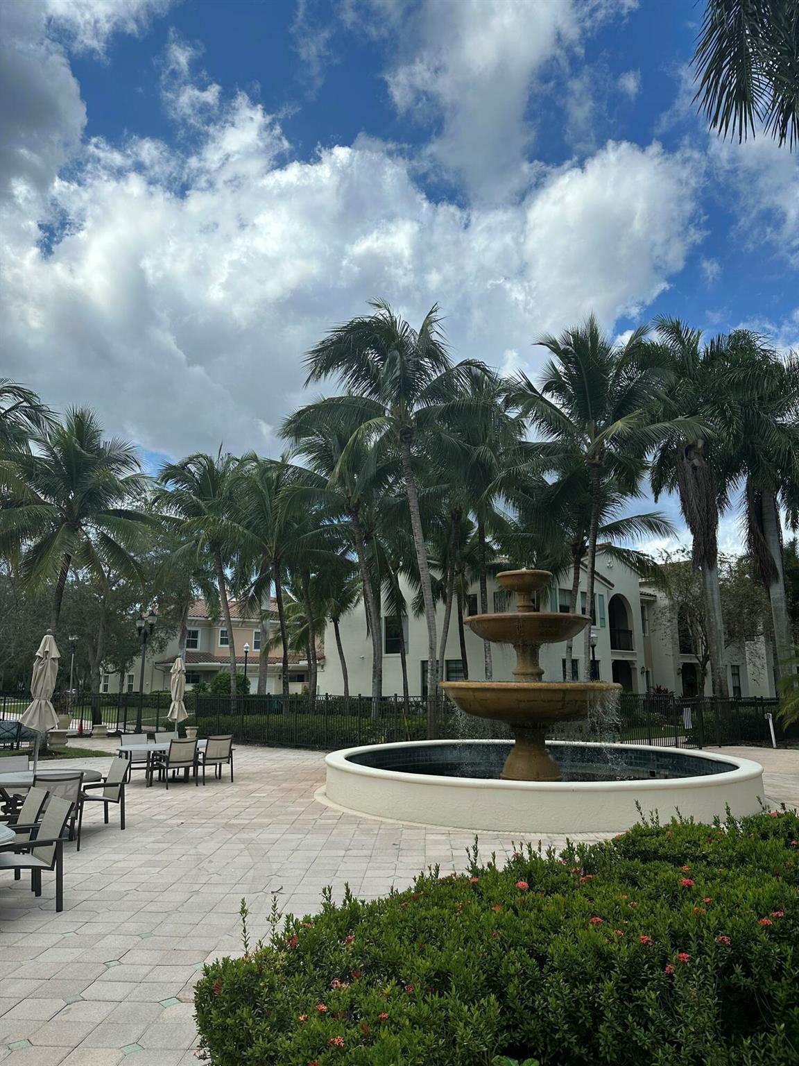 SAWGRASS LAKES - Residential