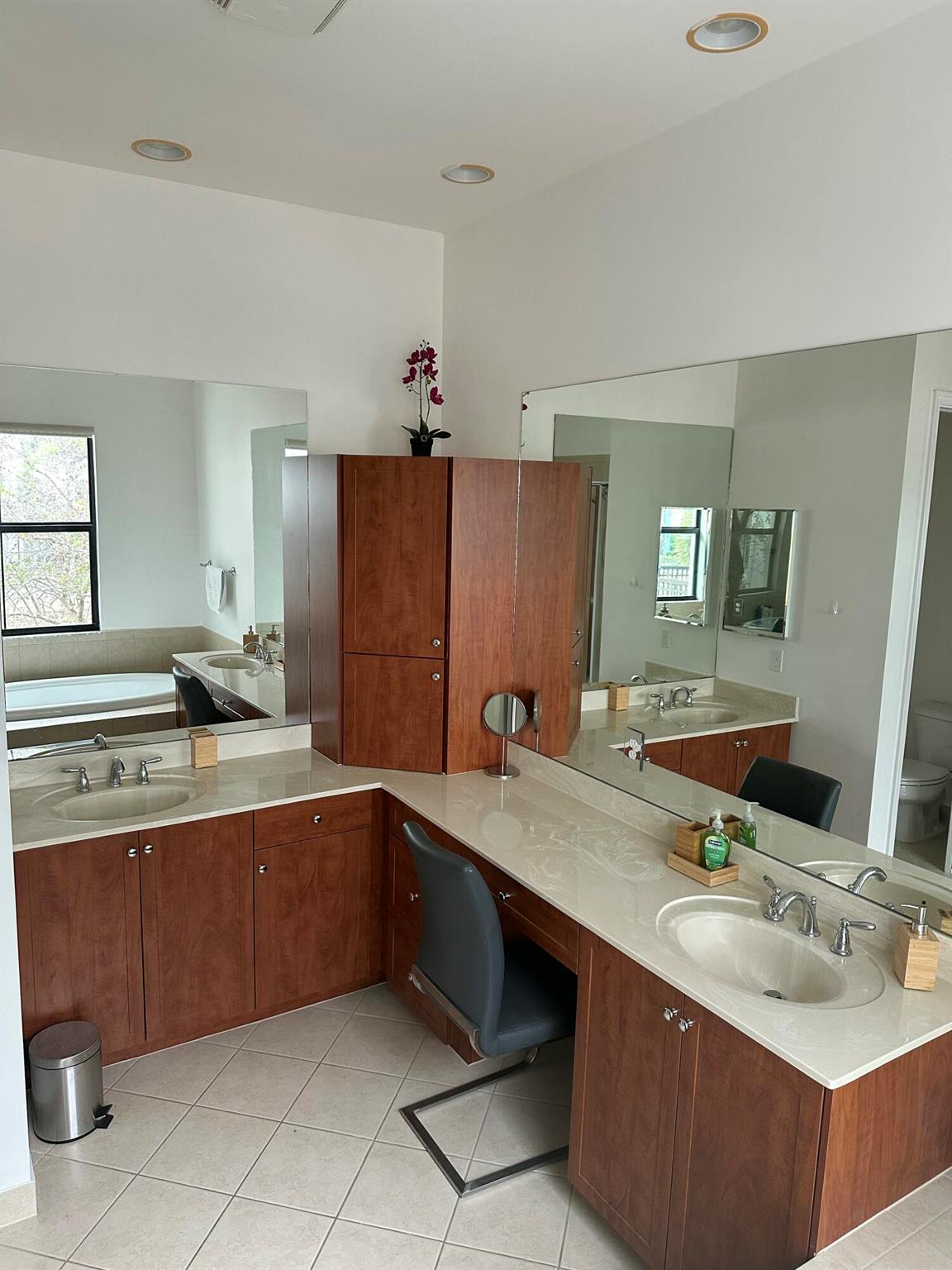 SAWGRASS LAKES - Residential