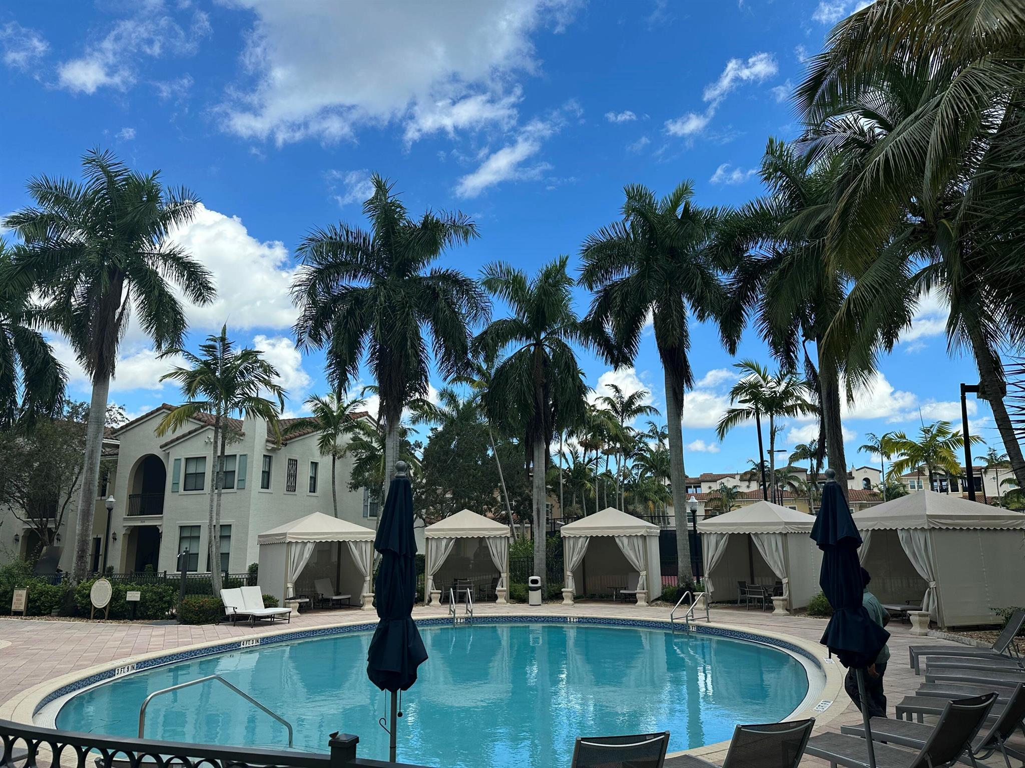 SAWGRASS LAKES - Residential