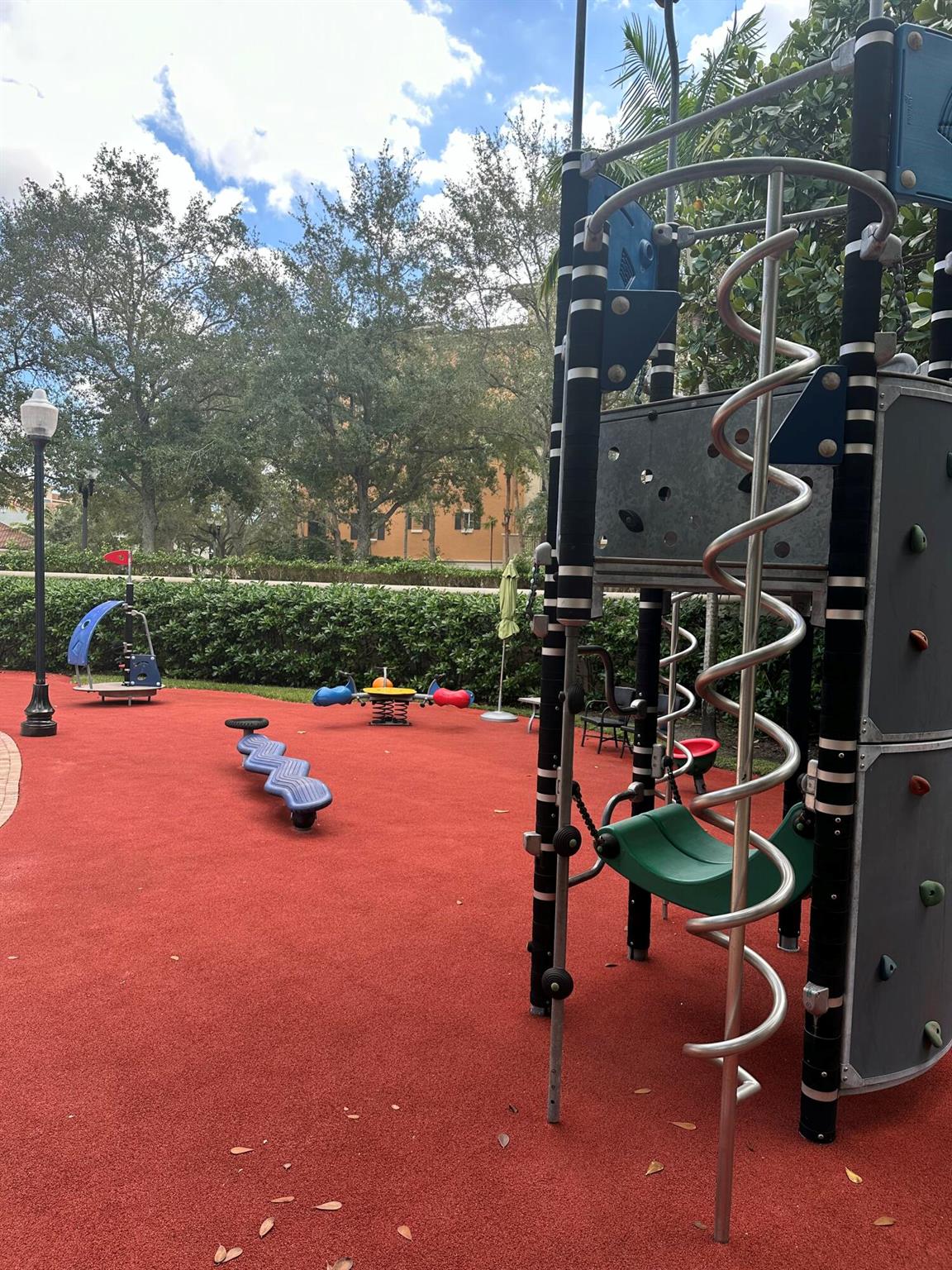 SAWGRASS LAKES - Residential