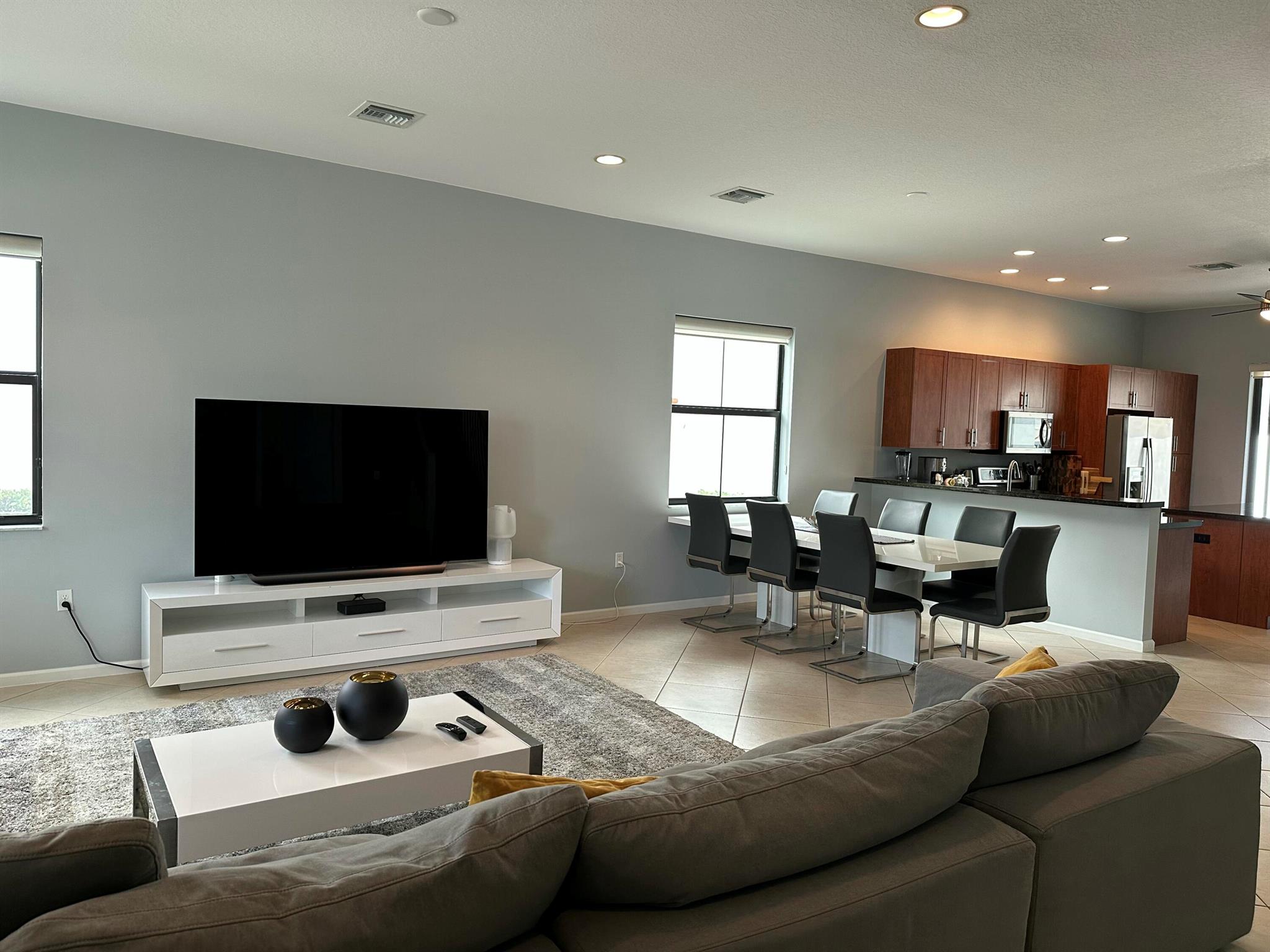 SAWGRASS LAKES - Residential