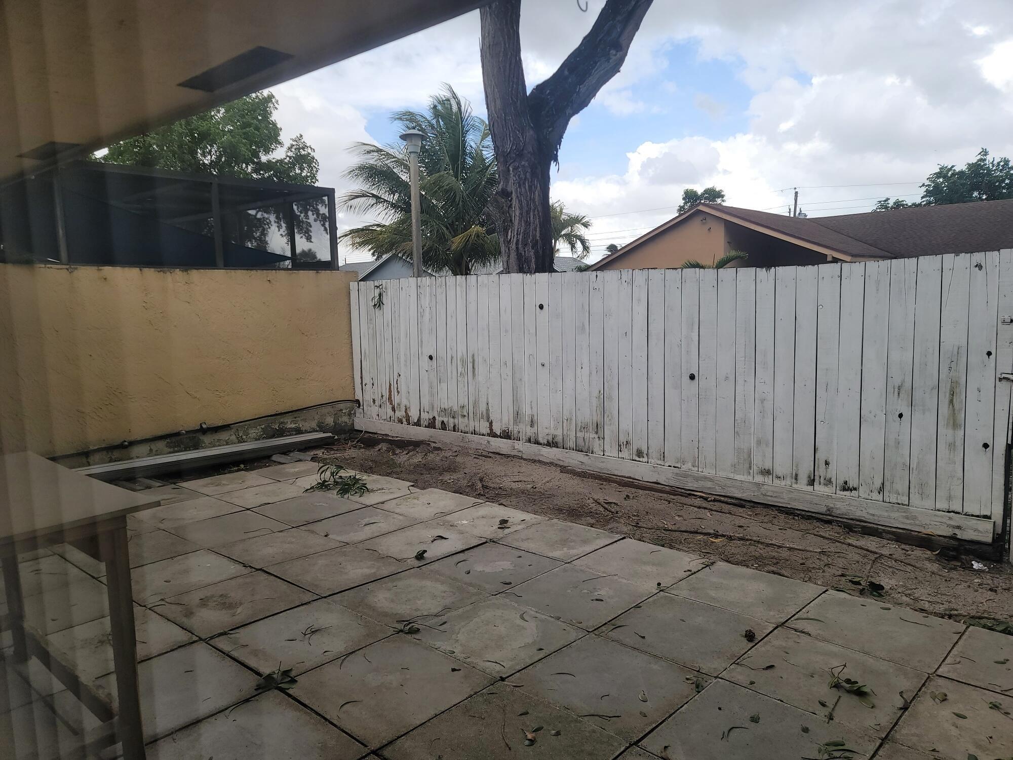 WOODSCAPE TOWNHOMES - Residential Lease