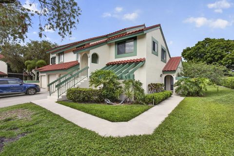Photo of 23 W Lexington Ln Ln W #B, Palm Beach Gardens, FL 33418 (MLS # B26019845)
