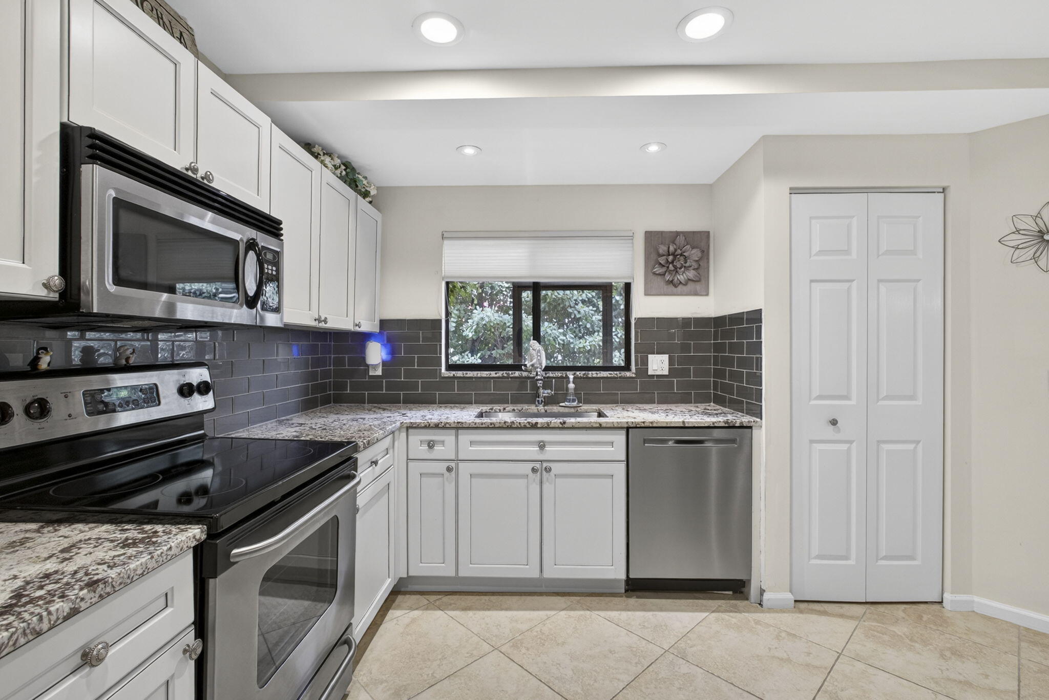 LEXINGTON GREEN CONDO - Residential