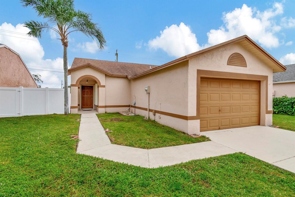 Photo of 17 Ripley Way, Boynton Beach, FL 33426 (MLS # R10950735)