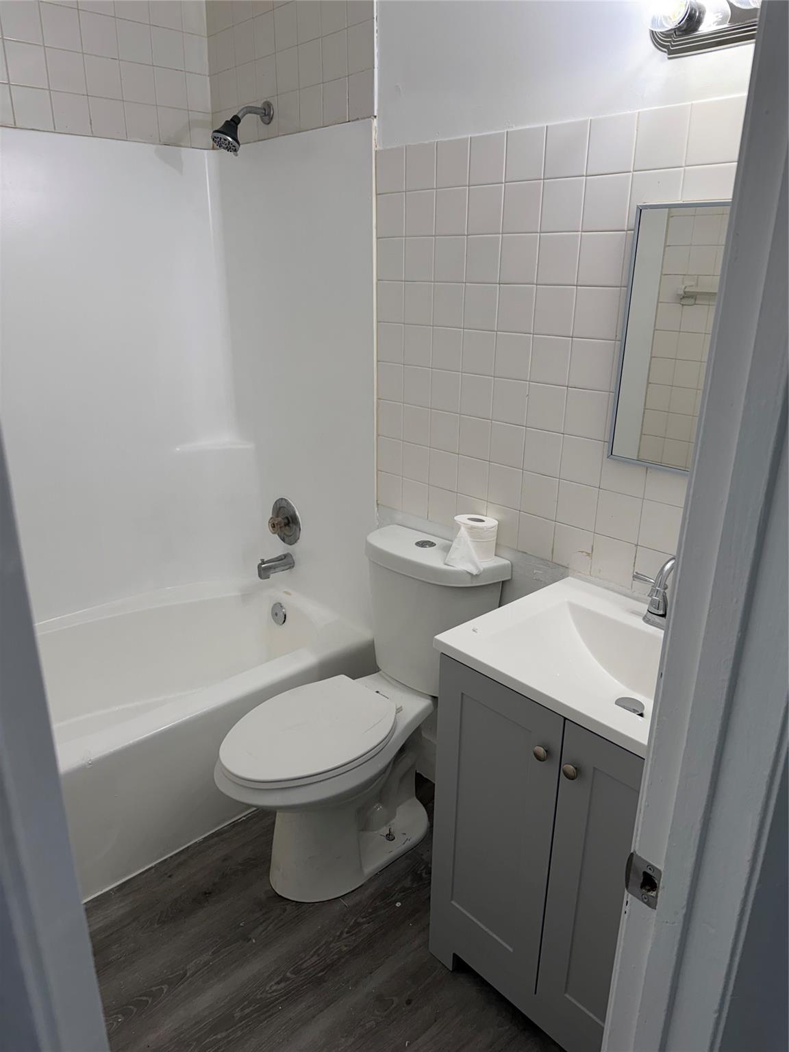 ORCHARD LAKE TOWN HOUSES - Residential Lease