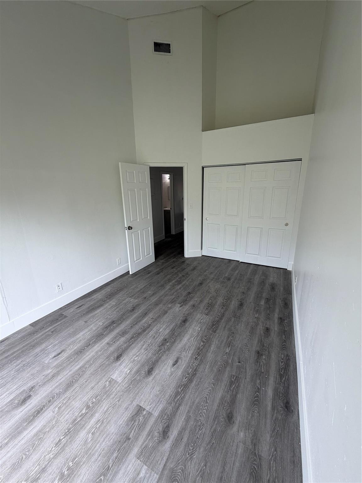 ORCHARD LAKE TOWN HOUSES - Residential Lease