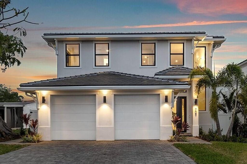 Photo of 709 N Lake Avenue, Delray Beach, FL 33483 (MLS # R10944955)