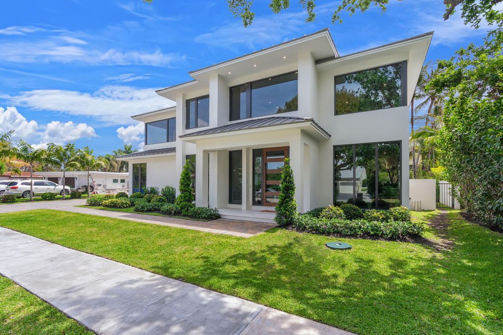 Photo of 2406 NE 13th Court, Fort Lauderdale, FL 33304 (MLS # B26013470)