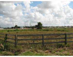Lovely 5 acre lot , cleared fenced and in a great location. Lovely equestrian subdivision near the International Dressage academy, 10 mins from an Airport, easy access to the turnpike, 20 minutes to Palm Beach!!!