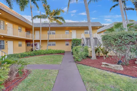 200 Croton 202, Lantana, FL MLS: R11068743