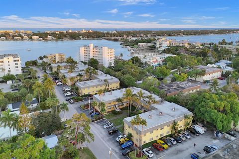 200 Croton 202 Avenue 202 Lantana FL 33462