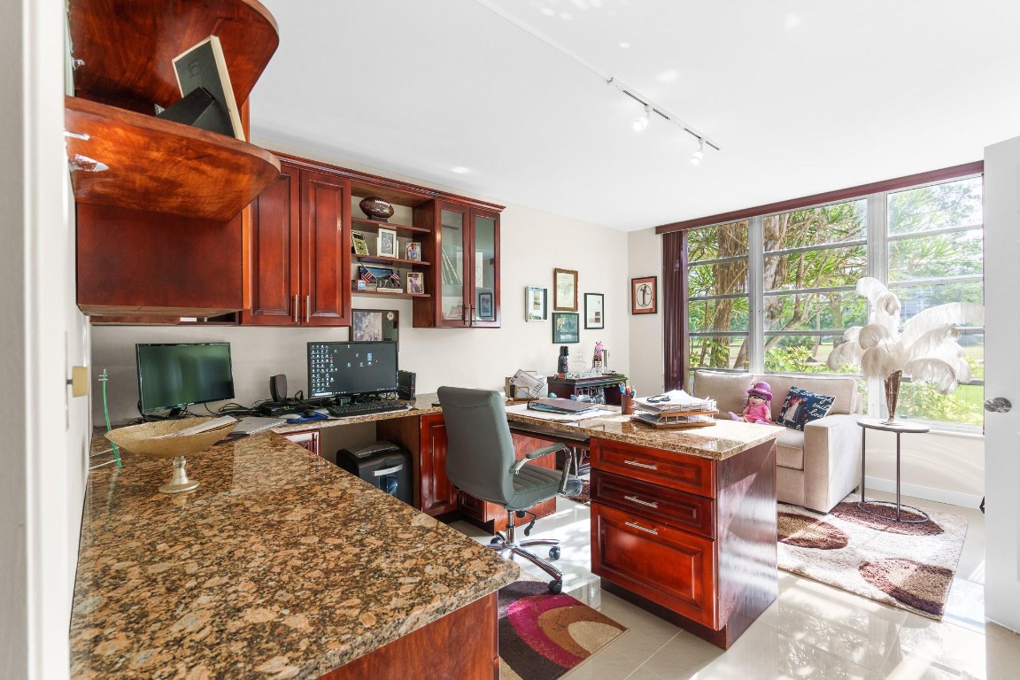 NO 70 PALM-AIRE COUNTRY CLUB - Residential