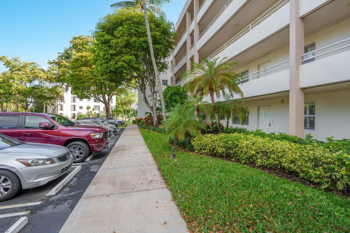 NO 70 PALM-AIRE COUNTRY CLUB - Residential