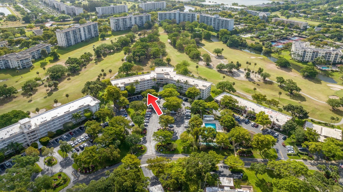 NO 70 PALM-AIRE COUNTRY CLUB - Residential