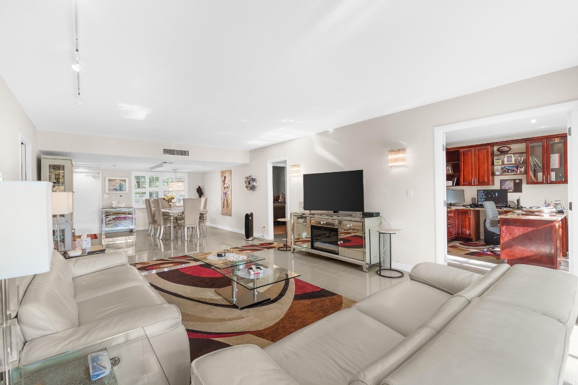 NO 70 PALM-AIRE COUNTRY CLUB - Residential