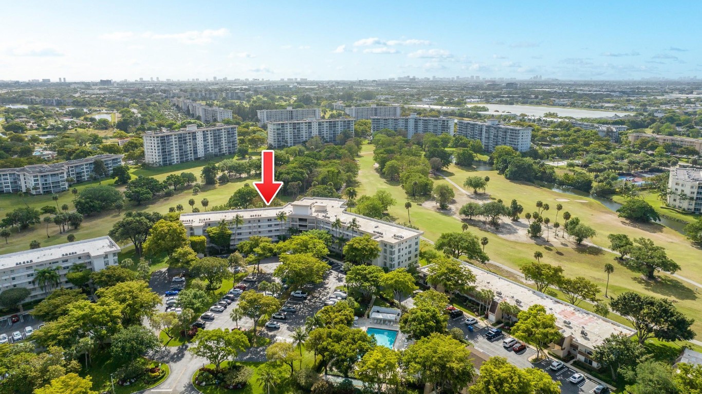 NO 70 PALM-AIRE COUNTRY CLUB - Residential