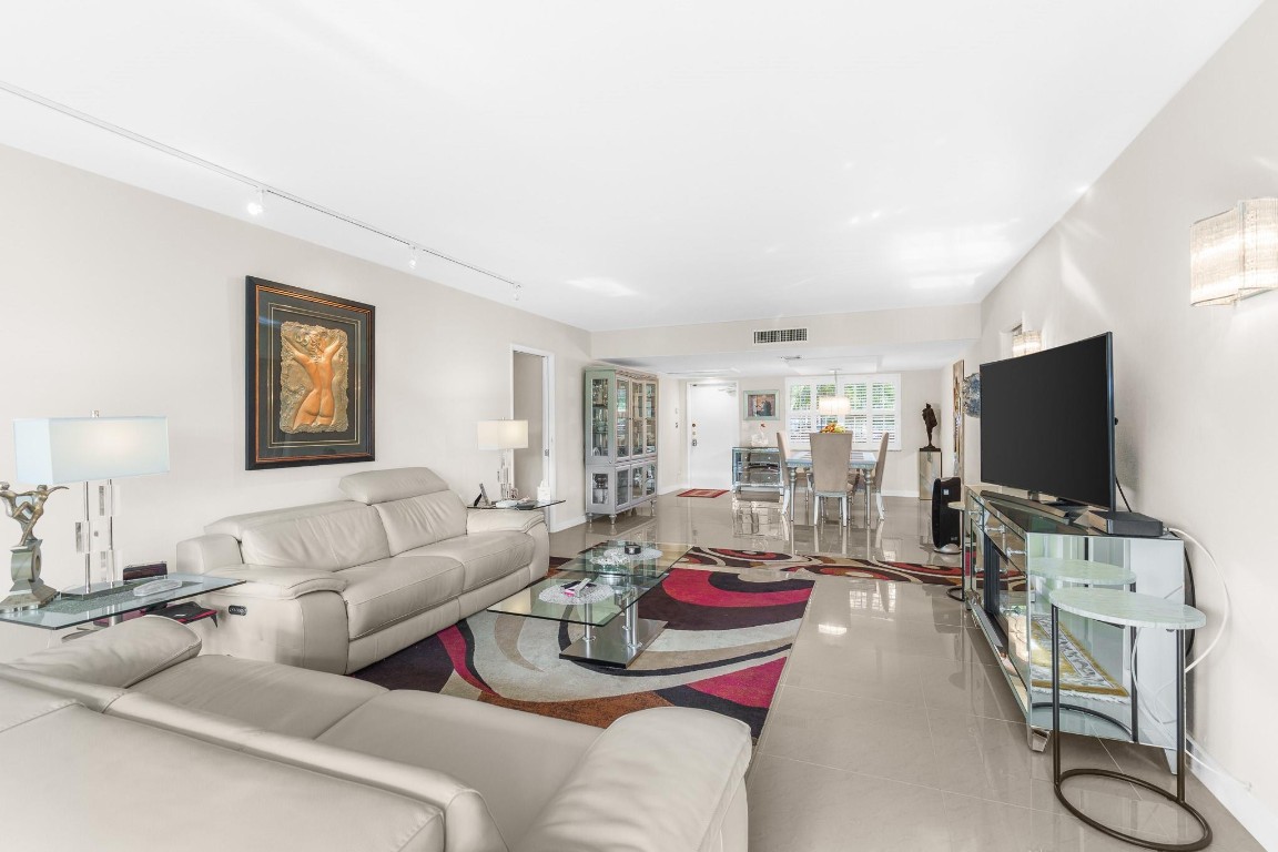 NO 70 PALM-AIRE COUNTRY CLUB - Residential