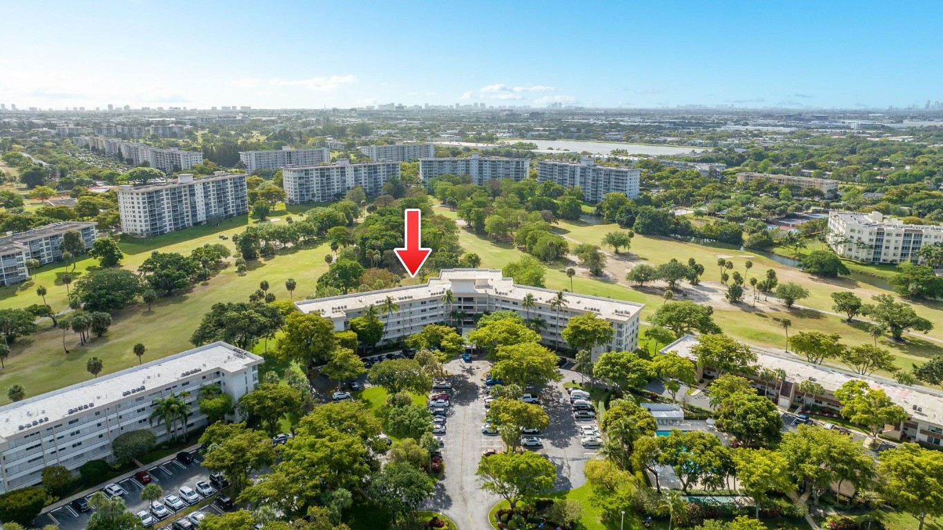 NO 70 PALM-AIRE COUNTRY CLUB - Residential