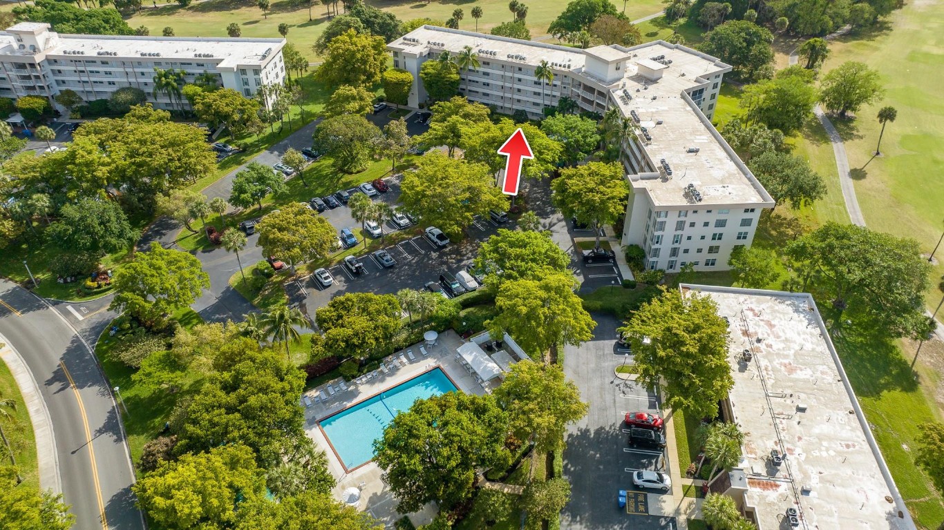 NO 70 PALM-AIRE COUNTRY CLUB - Residential