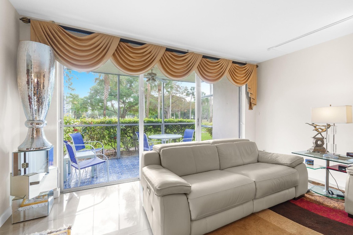 NO 70 PALM-AIRE COUNTRY CLUB - Residential