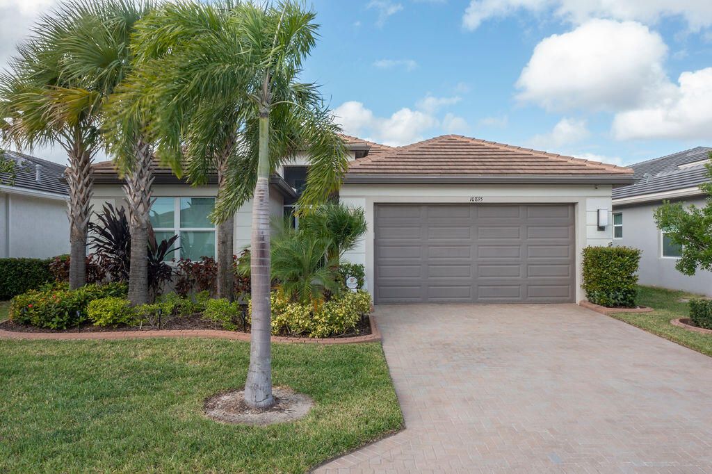 Photo of 10895 SW Sunray Street, Port Saint Lucie, FL 34987 (MLS # R10934350)