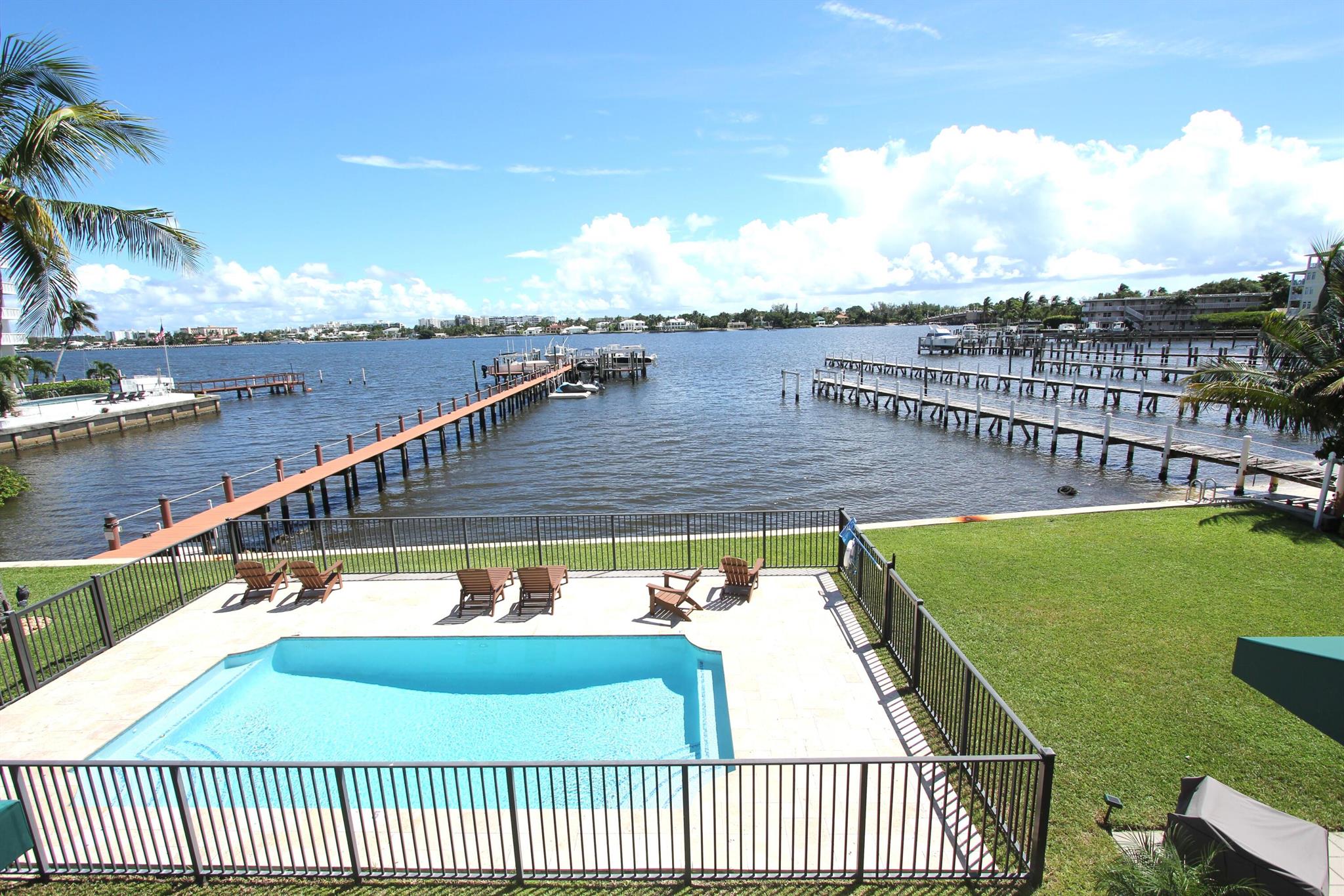 COCONUT COVE OF LANTANA C - Residential
