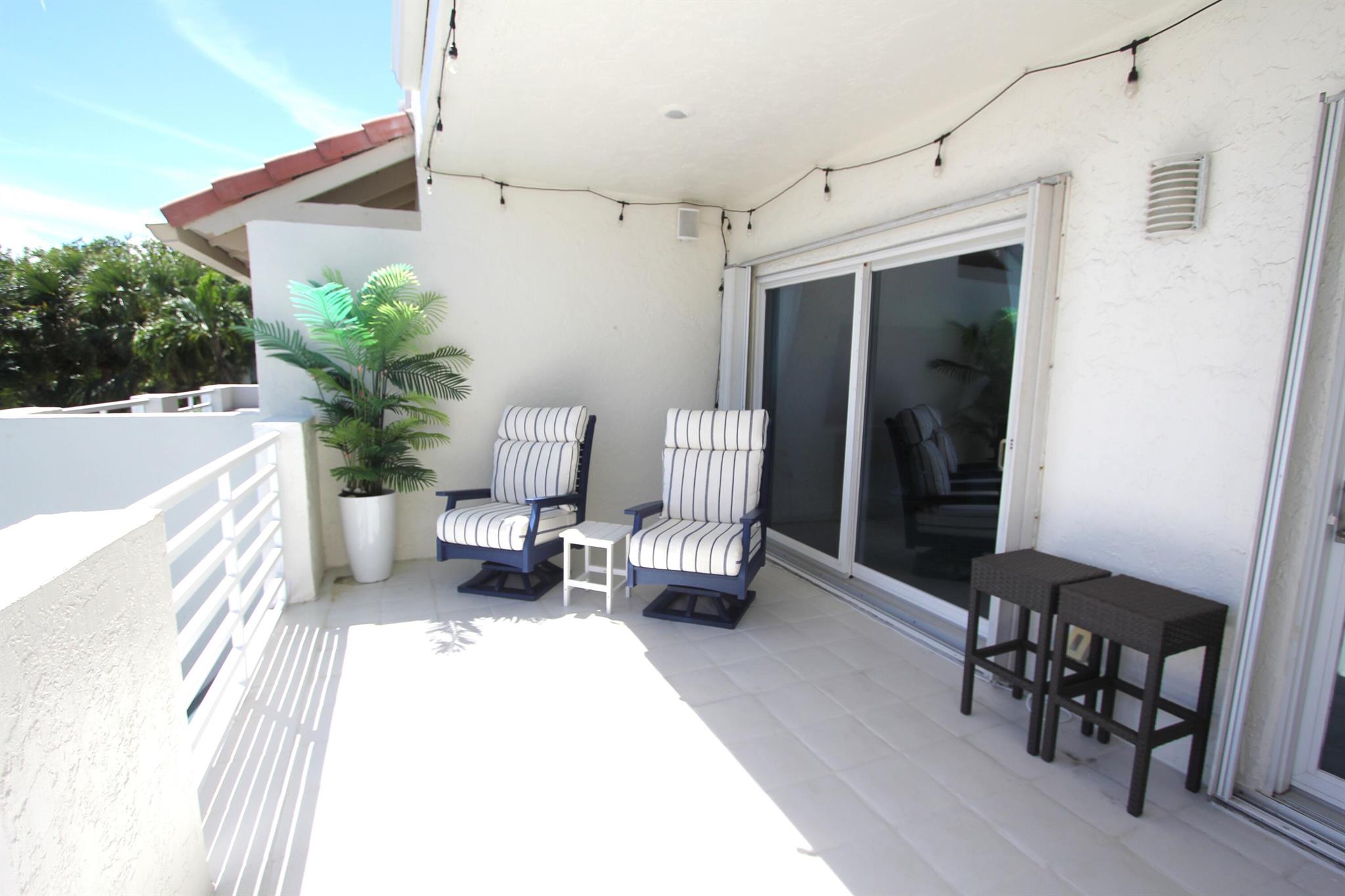 COCONUT COVE OF LANTANA C - Residential